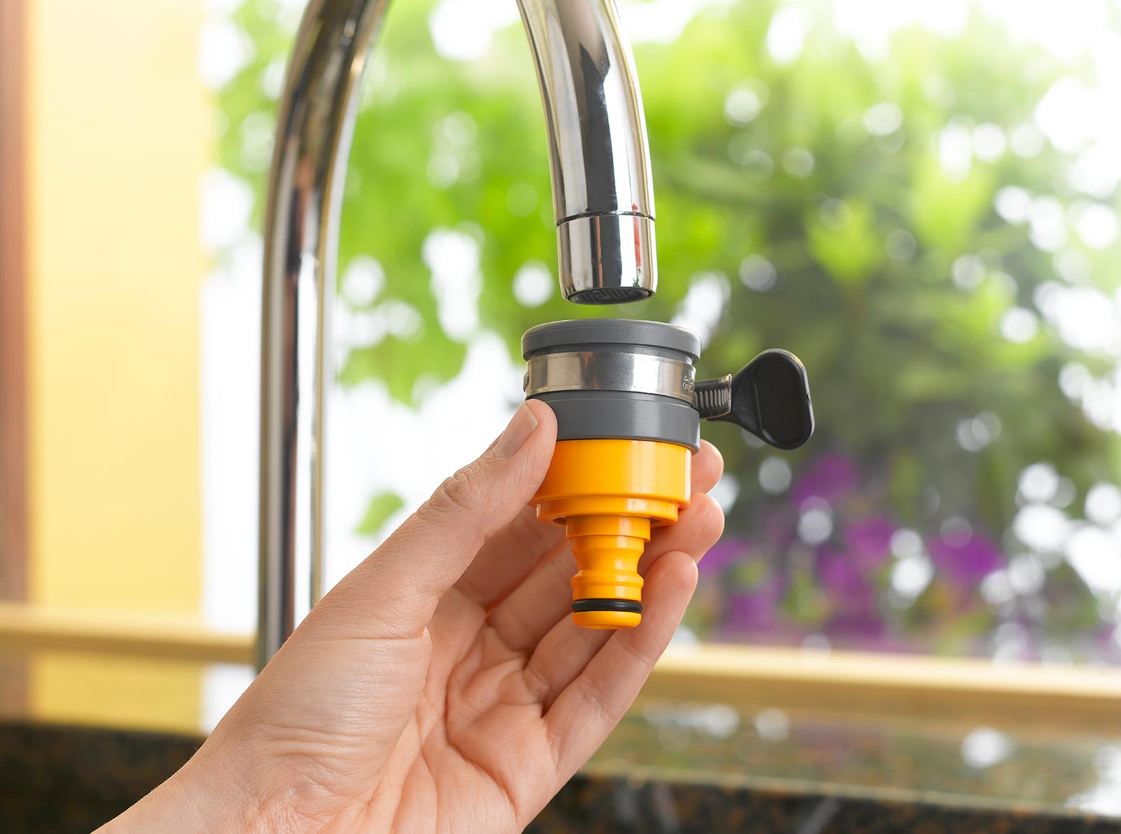 Hozelock Round Mixer Tap Connector - Image 4